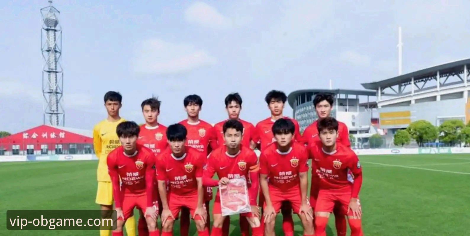 欧宝娱乐app体育赛事 青岛海牛3-1击败上海海港:13年等待终结,数据深度解析